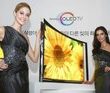 Samsung przedstawia pionierski telewizor Curved OLED z profilowanym ekranem o niezwykłej jakości obrazu